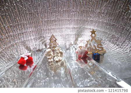 Christmas decoration, cute Santa Claus 121415798