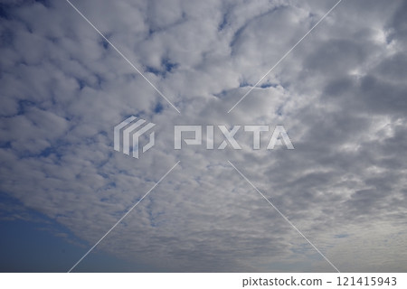 多雲的天空, 多雲的天空, 多雲的天空, 灰色的天空 多雲的天空, 多雲的天空, 多雲的天空, 灰色的天空 121415943