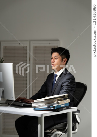 Businessman overtime 121416960