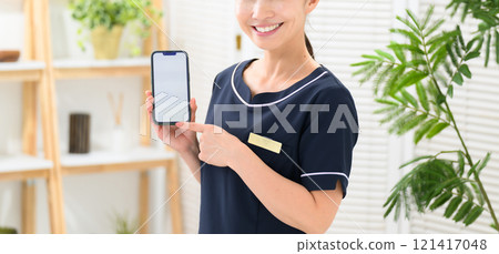 Esthetician, uniform, smartphone Esthetician, uniform, smartphone 121417048