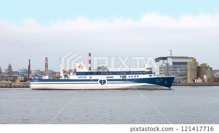 南海渡輪「愛號」停靠在和歌山港 南海渡輪「愛號」停靠在和歌山港 121417716