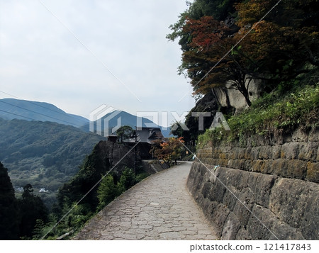秋涼時節,漫步在山寺寶州立石寺 秋涼時節,漫步在山寺寶州立石寺 121417843