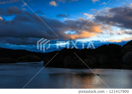 2024: Midwinter evening at Nunome Dam - A bleak sky and golden clouds collide② 2024: Midwinter evening at Nunome Dam - A bleak sky and golden clouds collide② 121417900