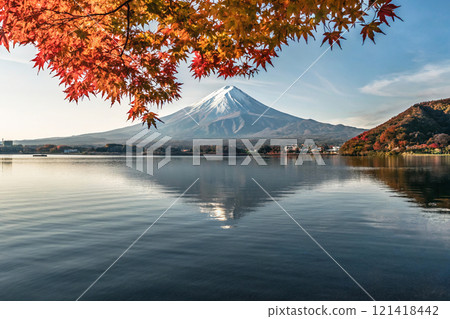 Mount fuji at Lake kawaguchiko in the morning. Mount fuji at Lake kawaguchiko in the morning. 121418442