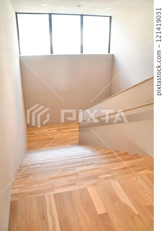 Stairs Hall Sunshine 121419031