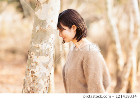 Woman in contact with nature Woman in contact with nature 121419334