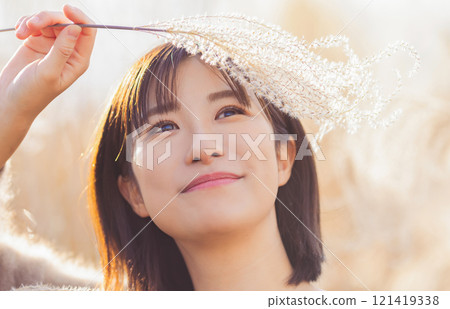 Female portrait 121419338