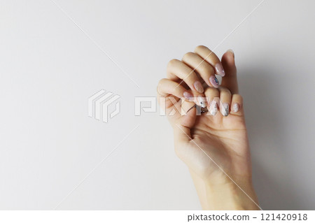 婦女的手 121420918