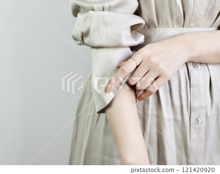 婦女的手 121420920