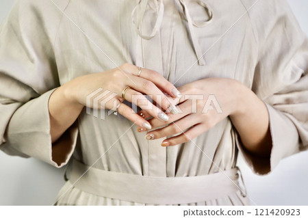 婦女的手 婦女的手 121420923