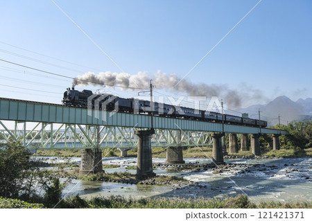 蒸氣機車穿越利根川鐵橋 121421371