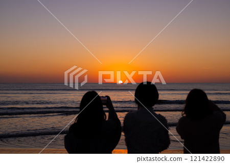 Tourists watching the sunset over the sea at Inasa Beach, Shimane Prefecture 121422890