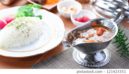 Curry in a gravy boat (sauce pot) Silver vessel like a magic lamp 121423351