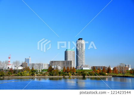 隔著荒川眺望川口市（埼玉縣川口市）[2024.11] 121423544