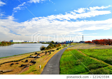 Shin-Arakawa Bridge / View towards Iwabuchi Water Gate from the Arakawa River (Kita-ku, Tokyo) [2024.11] 121423594