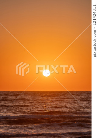 <Shimane Prefecture> Izumo Taisha Shrine, Inasa Beach, Sunset over the sea <Shimane Prefecture> Izumo Taisha Shrine, Inasa Beach, Sunset over the sea 121424311