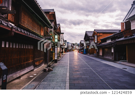 [Okage Yokocho] Beautiful scenery at dusk 121424859