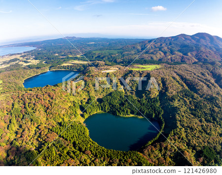 男鹿半島的二目口、一目口、關峰山（秋田縣男鹿市）*遠處是能代市 121426980