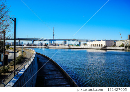 冬日天空從中川看到的天空樹和首都高速公路 冬日天空從中川看到的天空樹和首都高速公路 121427005