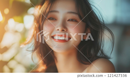 微笑的年輕日本女人 121427336