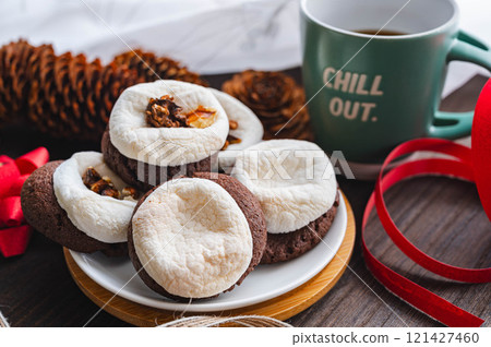 Homemade marshmallow cookies 121427460