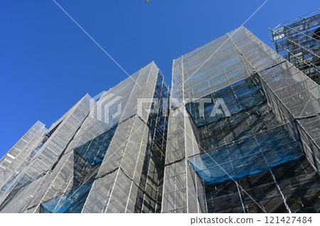 Construction site scaffolding and covering Construction site scaffolding and covering 121427484