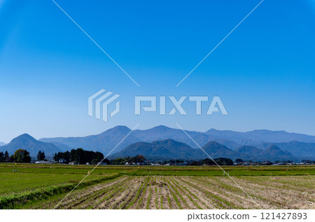 Autumn rural scenery and Funagata mountain range 121427893