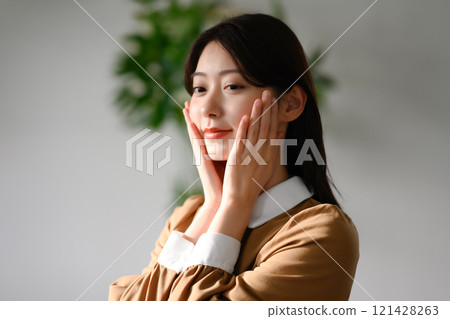 室內女性肖像 121428263