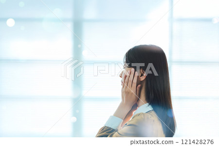 Indoor female portrait 121428276