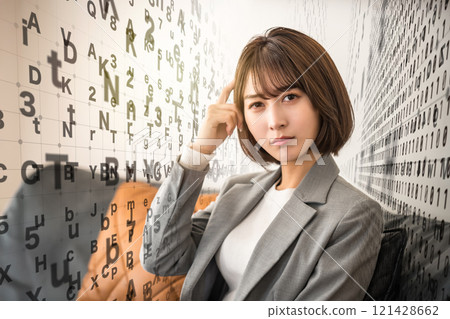 室內女性肖像 121428662