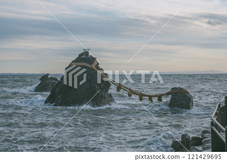 [Meoto Iwa] A shrine for matchmaking 121429695