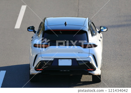 白色國產跑車形象 121434042