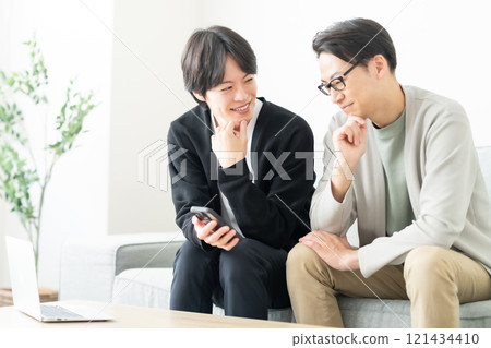 同性戀伴侶、多樣性和 LGBTQ 伴侶的形象 121434410
