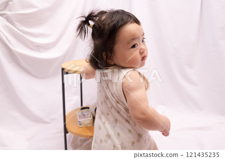 【抓著桌子的雙馬尾寶寶】 121435235