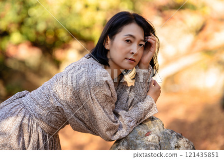 酷酷的中年女人 121435851