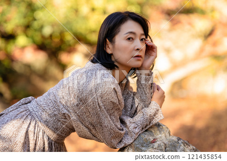 酷酷的中年女人 121435854