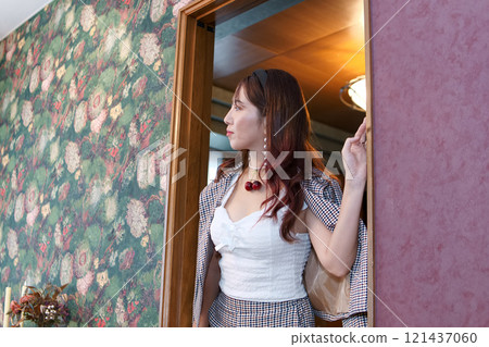 Female lawyer 121437060
