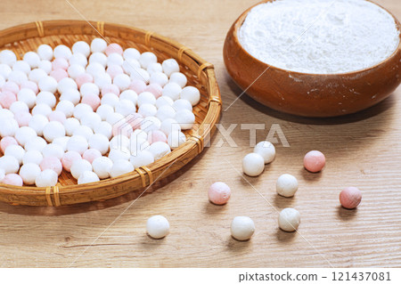 Sweet rice ball   121437081