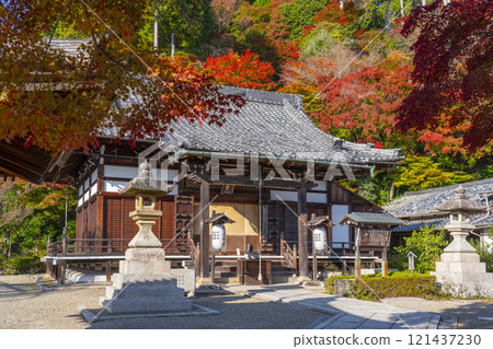 秋天的京都，吉峰寺，釋迦堂，秋葉覆蓋 121437230