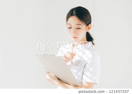 微笑的護士 121437297
