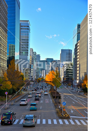 [愛知縣]名古屋市景，秋天的櫻花街，一排排黃葉的銀杏樹 121437470
