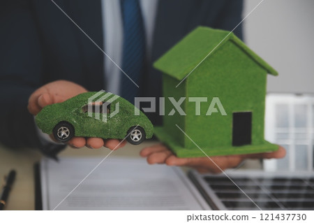 Auctioneer knocks down property sale by sample house and lawyer's gavel, judge mediates in property dispute in court car judge's gavel on wooden background Buying and selling real estate, housing 121437730