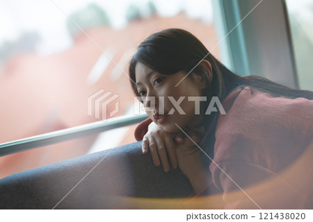 Indoor female portrait 121438020