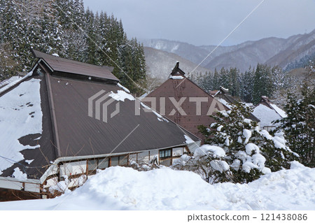 冬季重要傳統建築保存區的白馬村青尼村 冬季重要傳統建築保存區的白馬村青尼村 121438086