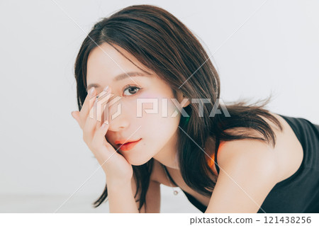 Natural beauty image of a young woman 121438256