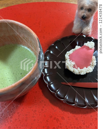 聖誕聖誕老人帽子日本甜點和抹茶 聖誕聖誕老人帽子日本甜點和抹茶 121438478