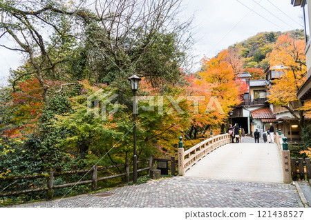 Yamanaka Onsen's tourist attraction "Kakusenkei" | Autumn leaves image | Tourism image | November photo | Kaga City, Ishikawa Prefecture 121438527
