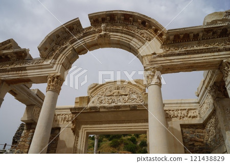 哈德良神廟，以弗所遺址，靠近土耳其伊茲密爾 121438829