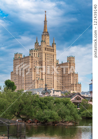 The view on the residential Stalinist high-rise building on Kudrinskaya Square. It is the one of seven Stalinist skyscrapers built in 1947-1954. 121439140