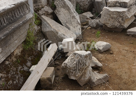 土耳其伊茲密爾附近的以弗所遺址 土耳其伊茲密爾附近的以弗所遺址 121439376